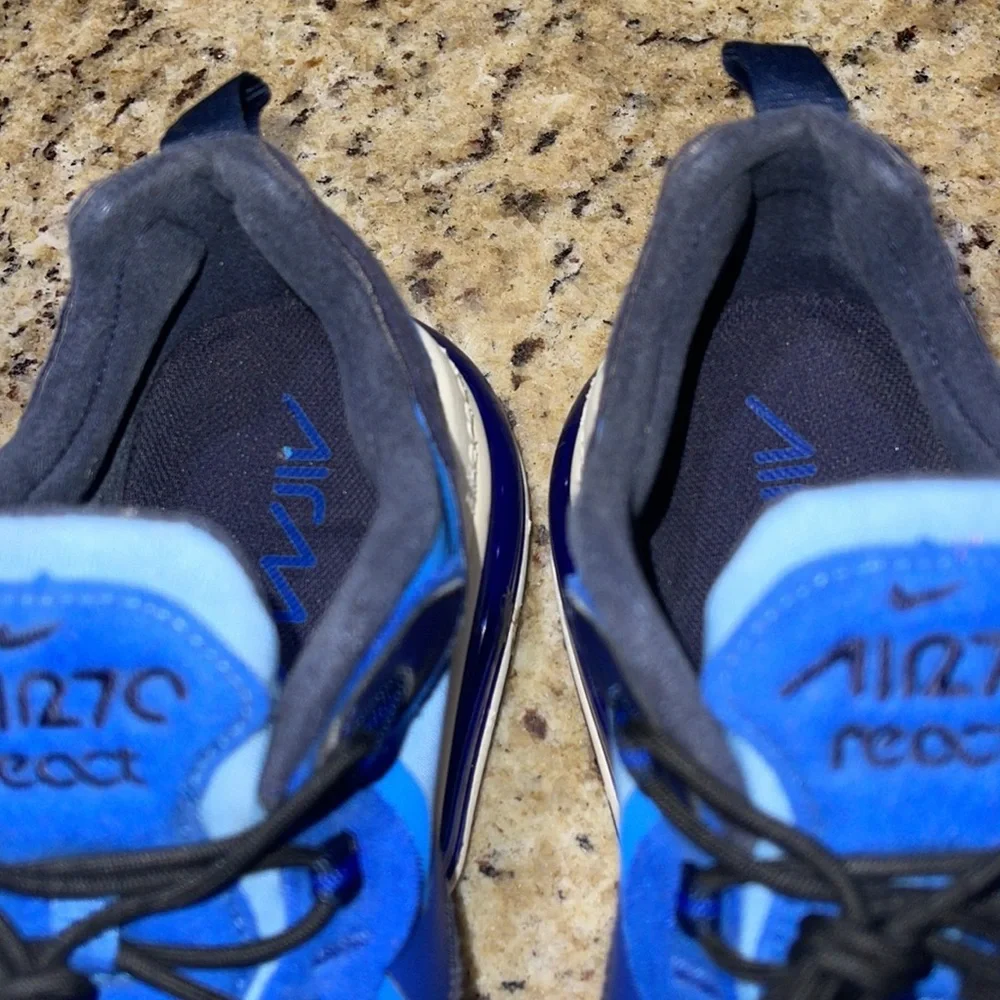 Nike Air270 React - Picture 2 of 9